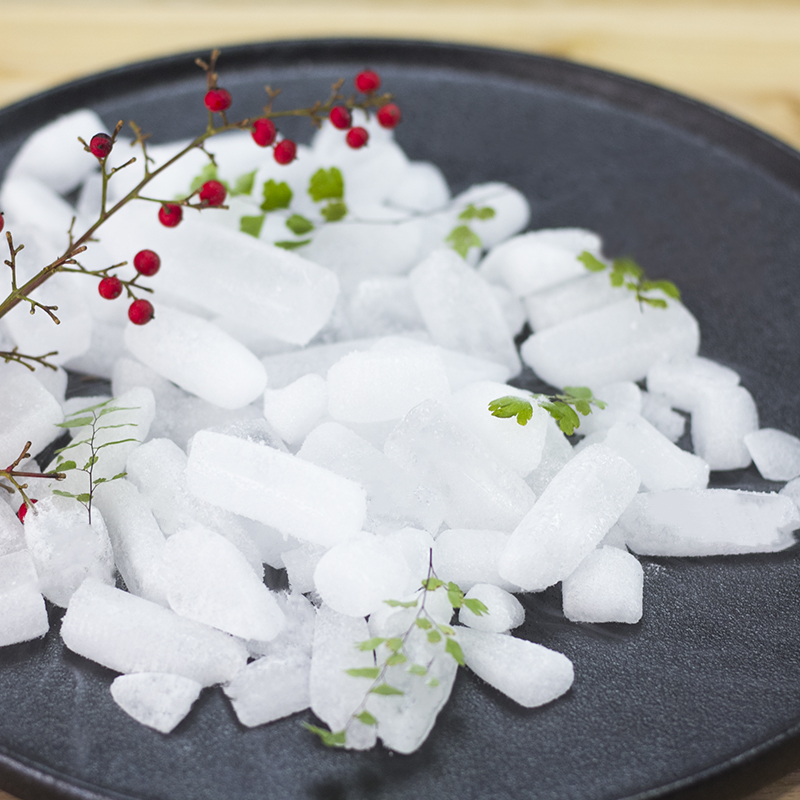 夏天天氣熱，可以用干冰給室內(nèi)降溫？